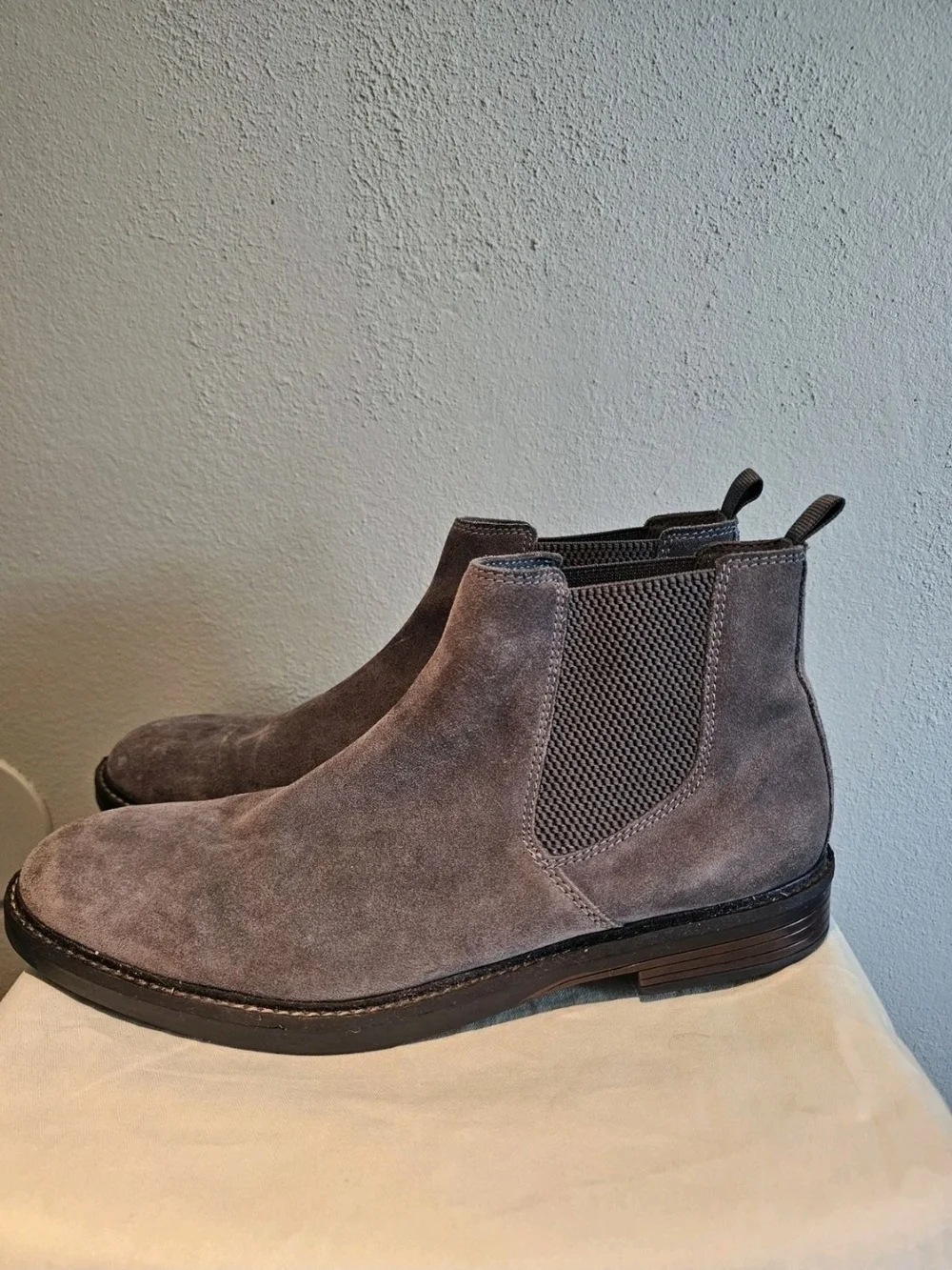 Clarks Gray Suede Chelsea Boots Men's US 13 EU 47 Casual Dress Ankle Boots
